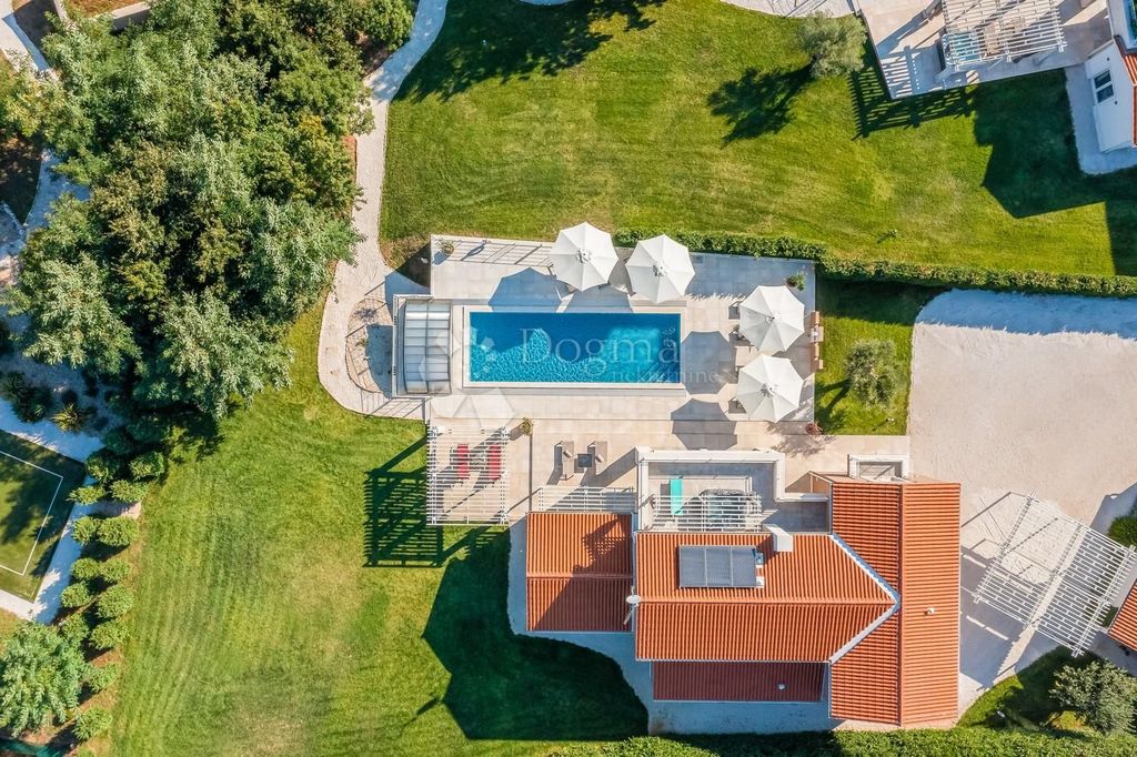 Luxury House for sale in Svetvincenat, 1 350 000 €, Photo 2