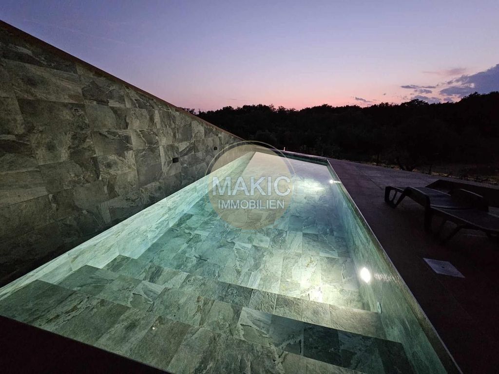 Luxury House for sale in Novigrad, 890 000 €, Photo 3