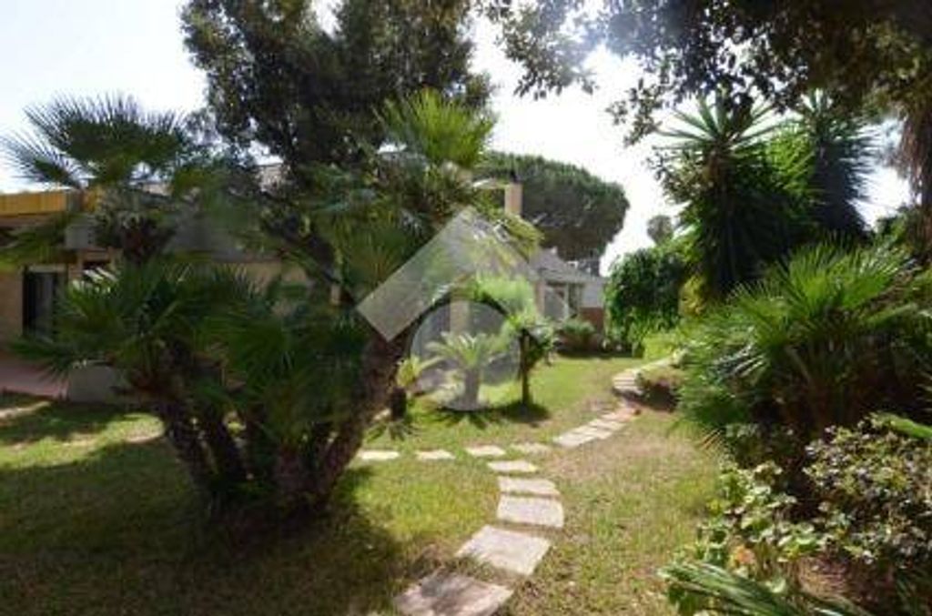 Luxury House for sale in Noicattaro, 630 000 €, Photo 1