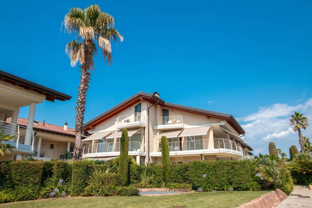 Luxury Apartment for sale in Sirmione, 1 230 000 €, Photo 1