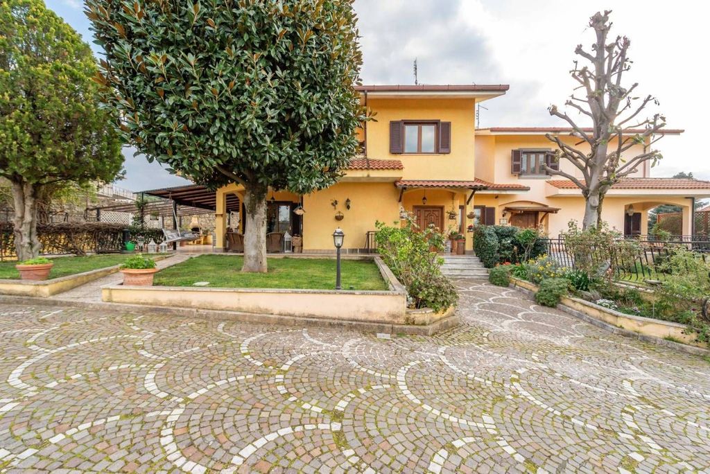 Luxury House for sale in Grottaferrata, 690 000 €, Photo 1