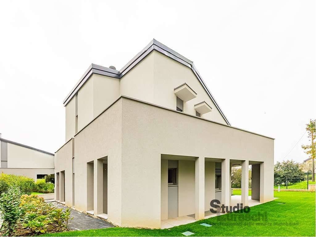 Luxury House for sale in Lecco, 1 350 000 €, Photo 1