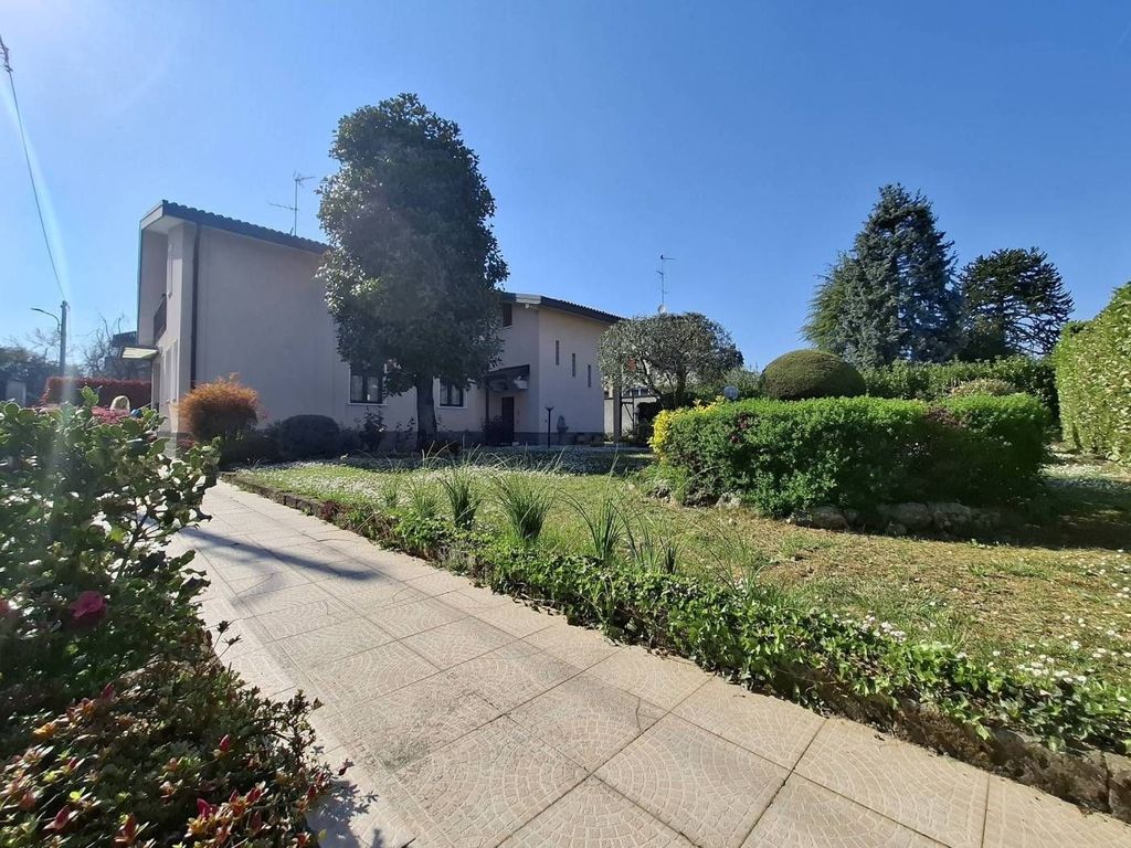 Luxury House for sale in Lissone, 610 000 €, Photo 1
