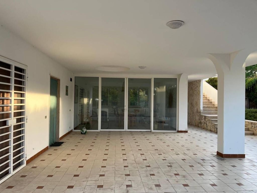 Luxury House for sale in Bari, 620 000 €, Photo 2