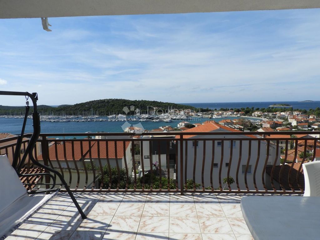 Maison de luxe à vendre à Rogoznica, 950 000 €, Photo 1