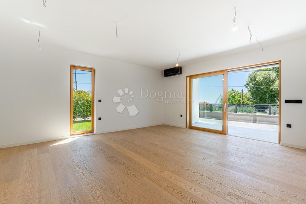 Luxury Apartment for sale in Rijeka, 580 000 €, Photo 1