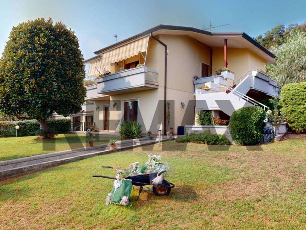 Luxury House for sale in Massarosa, 860 000 €, Photo 1