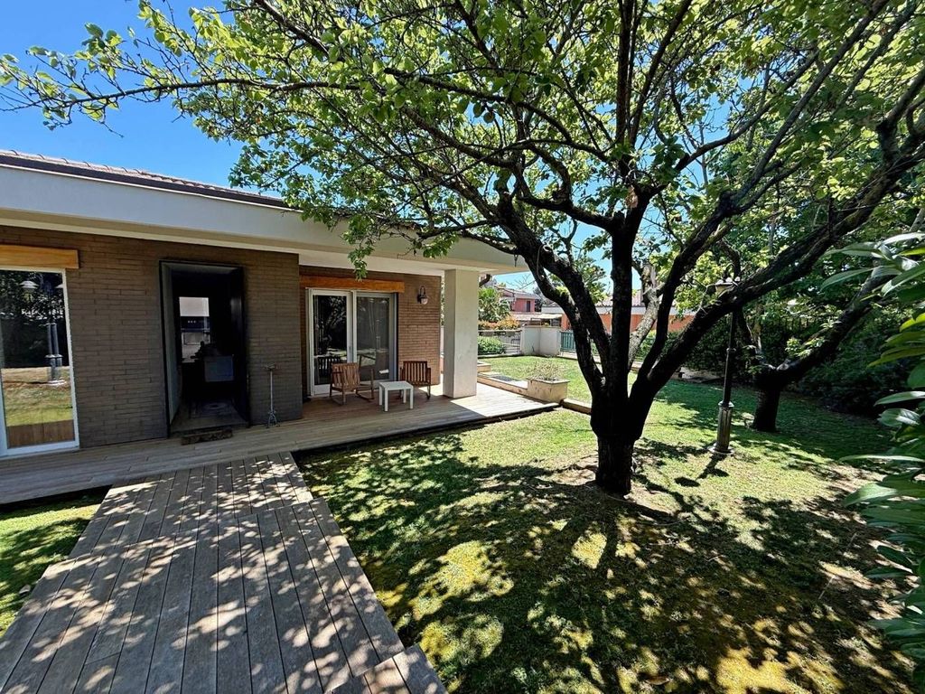 Luxury House for sale in Rome, 2 400 000 €, Photo 1