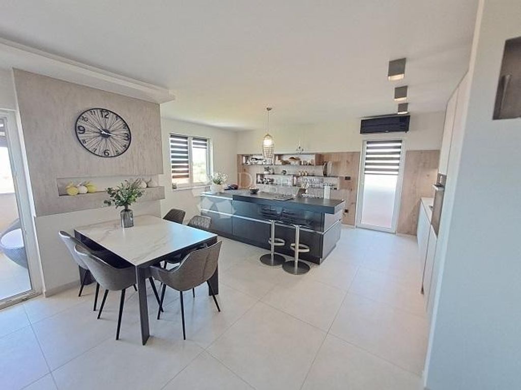 Luxury Apartment for sale in Rijeka, 550 000 €, Photo 1