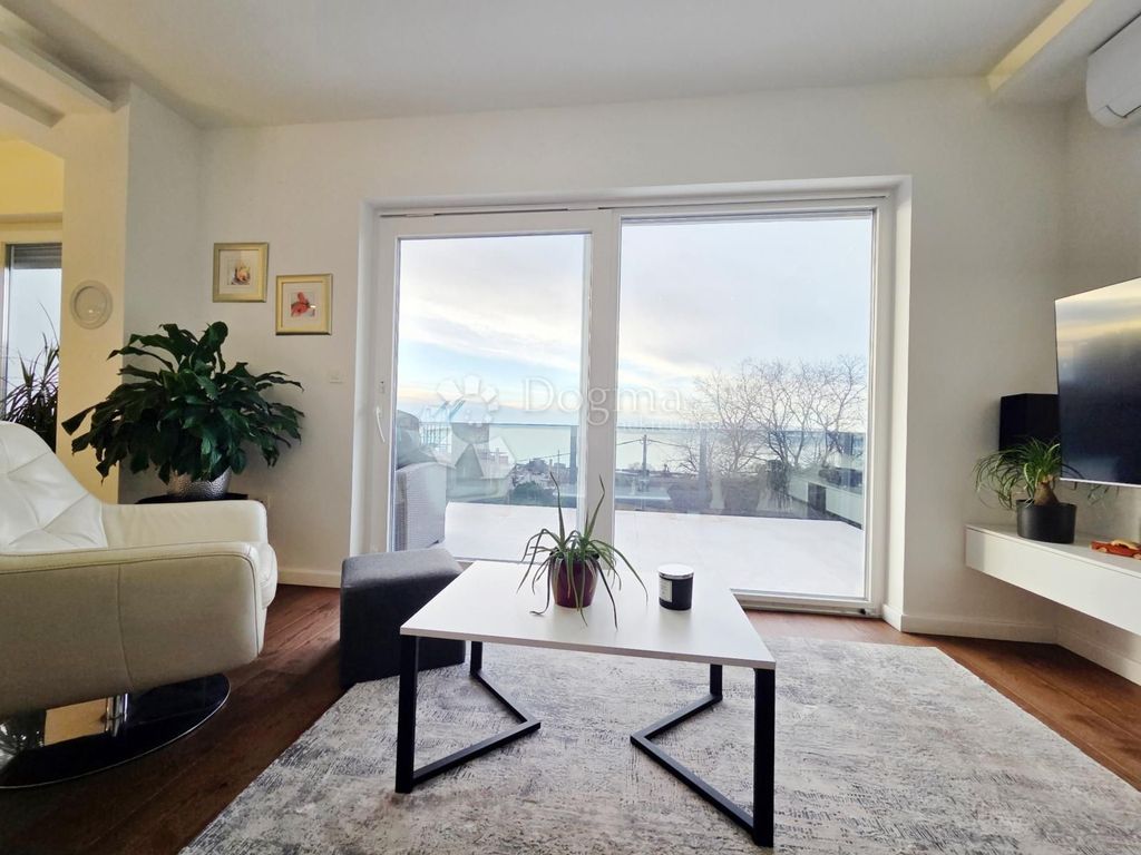 Luxury Apartment for sale in Rijeka, 490 000 €, Photo 1