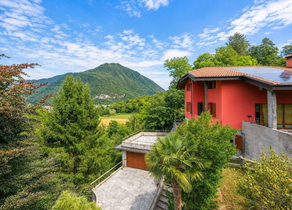 Luxury House for sale in Laveno, 495 000 €, Photo 1