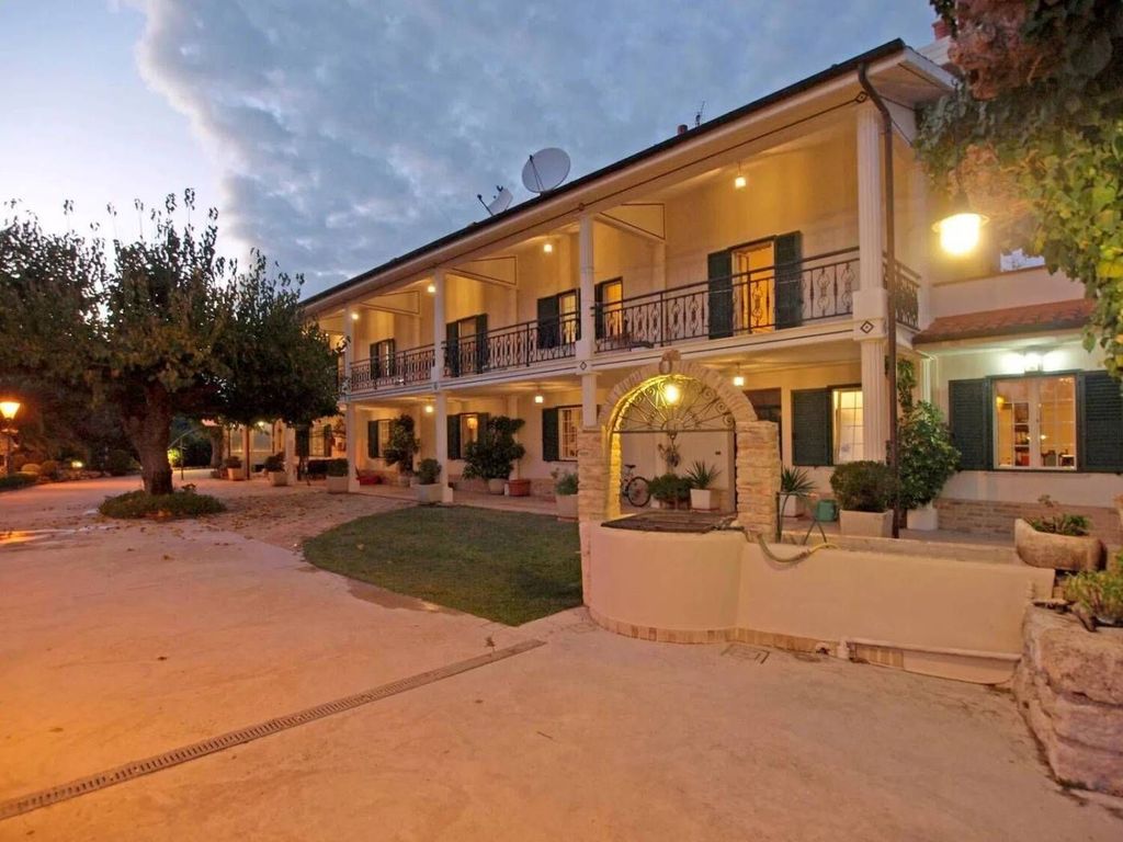 Maison de luxe à vendre à Pollutri, 695 000 €, Photo 1