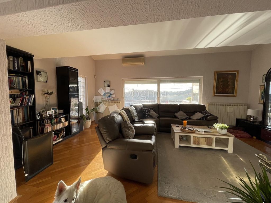 Luxury House for sale in Rijeka, 675 000 €, Photo 1
