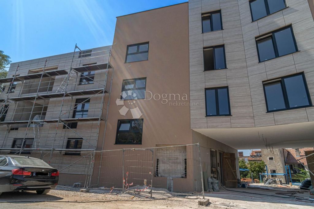 Appartement de luxe à vendre à Pula, 407 880 €, Photo 1