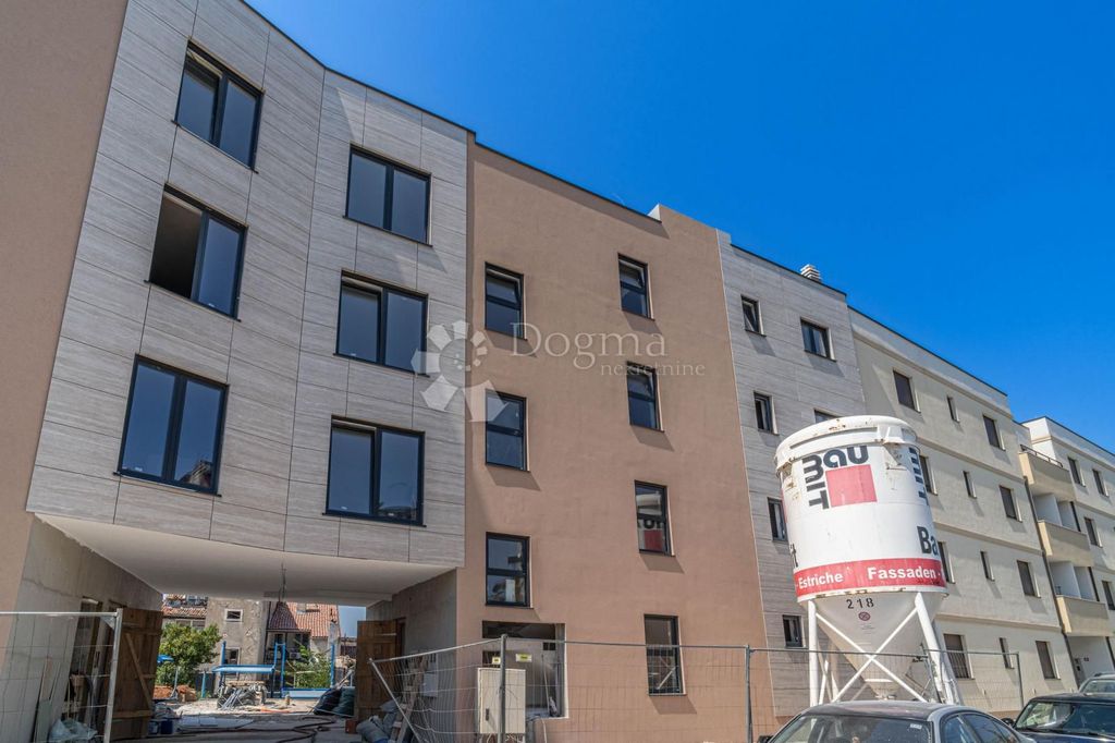Appartement de luxe à vendre à Pula, 425 490 €, Photo 1