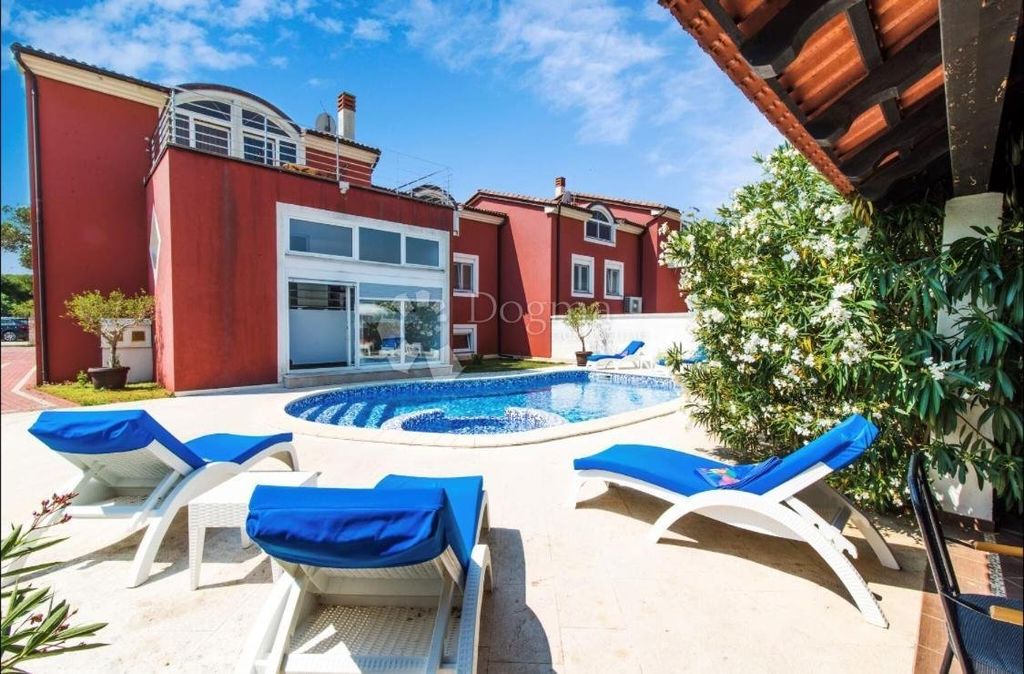 Maison de luxe à vendre à Pula, 600 000 €, Photo 1