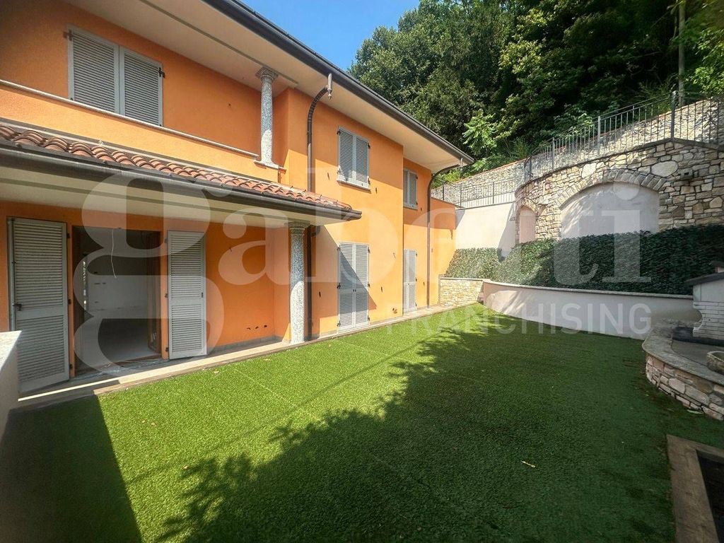 Maison de luxe à vendre à Longone Al Segrino, 750 000 €, Photo 1