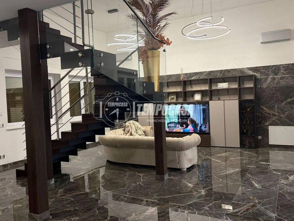 Maison de luxe à vendre à Carmagnola, 560 000 €, Photo 1