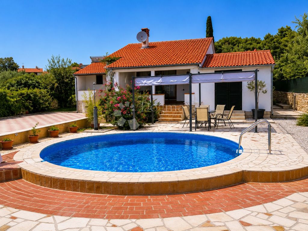 Maison de luxe à vendre à Pula, 470 000 €, Photo 2