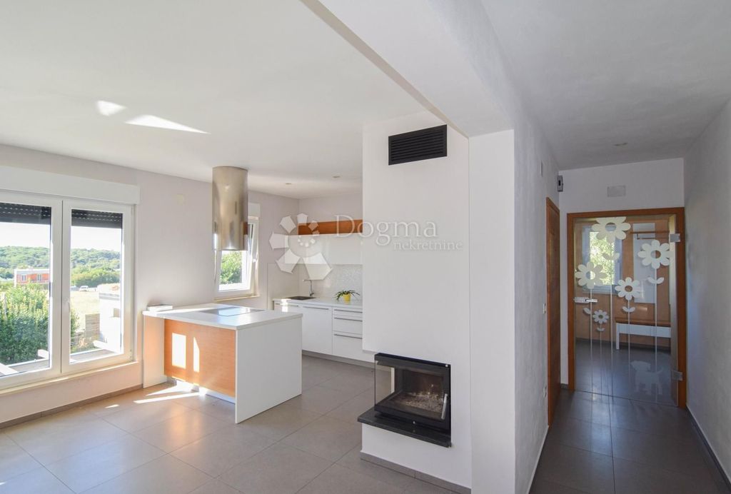 Maison de luxe à vendre à Pula, 770 000 €, Photo 4