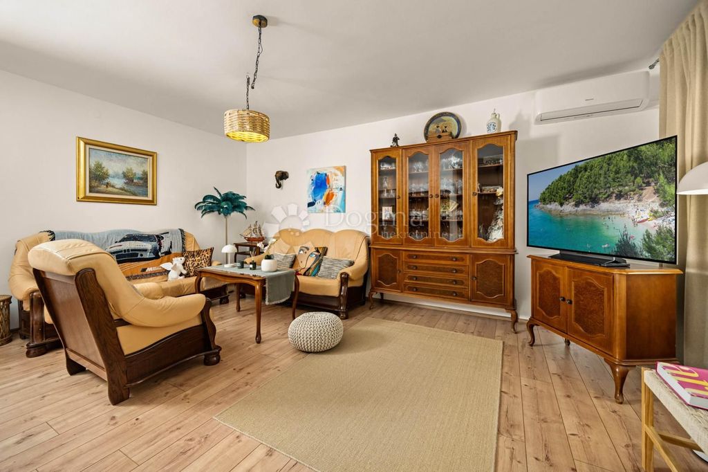 Luxury Apartment for sale in Pula, 465 000 €, Photo 5