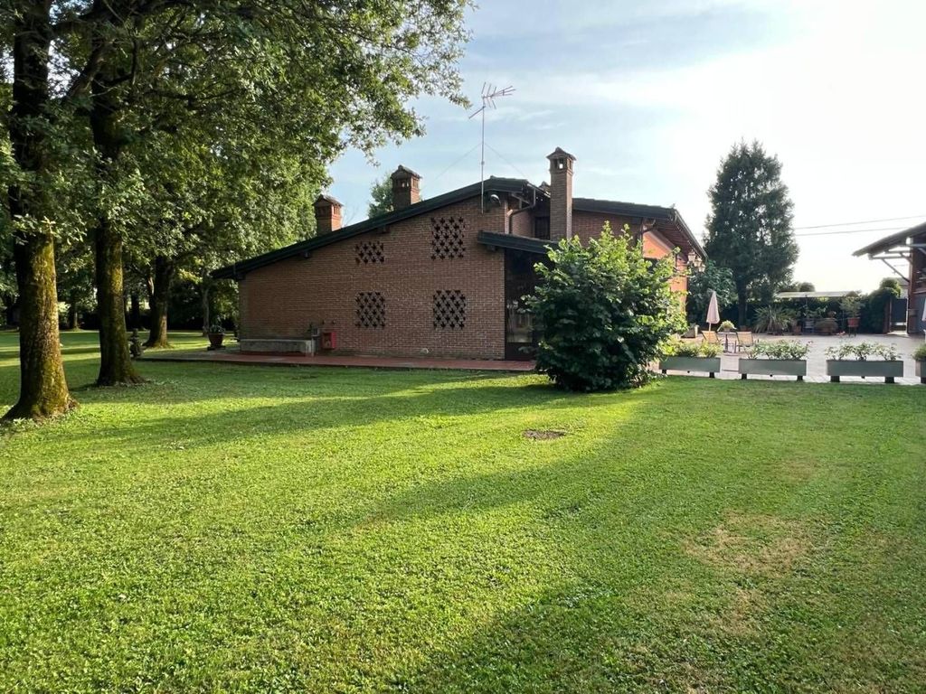 Maison de luxe à vendre à Pieve Porto Morone, 849 000 €, Photo 1
