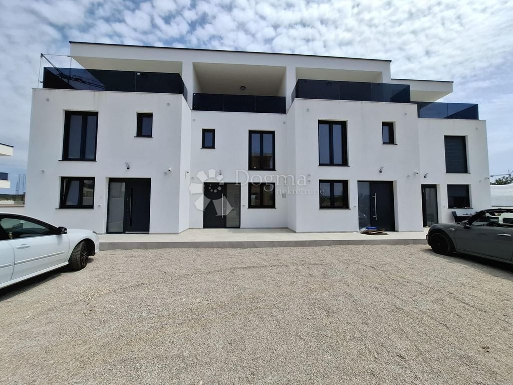 Maison de luxe à vendre à Porec, 525 000 €, Photo 1