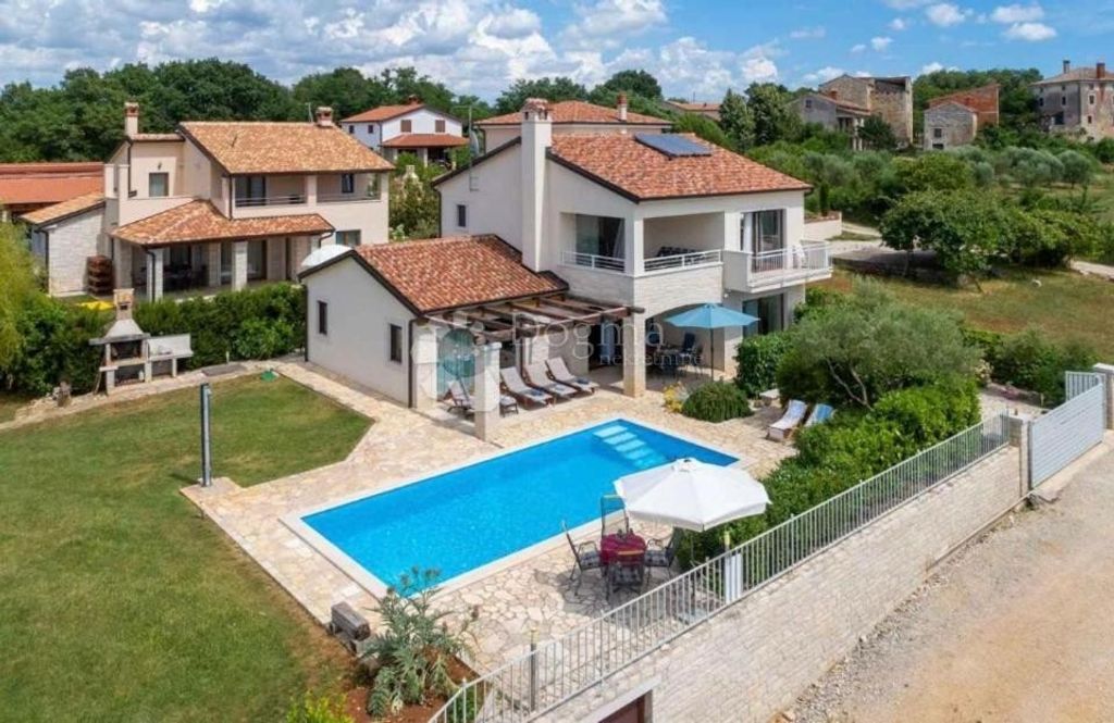 Maison de luxe à vendre à Porec, 630 000 €, Photo 1