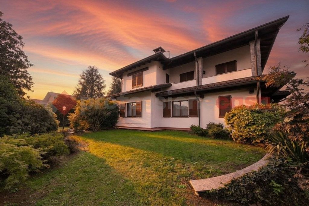 Maison de luxe à vendre à Parabiago, 760 000 €, Photo 1