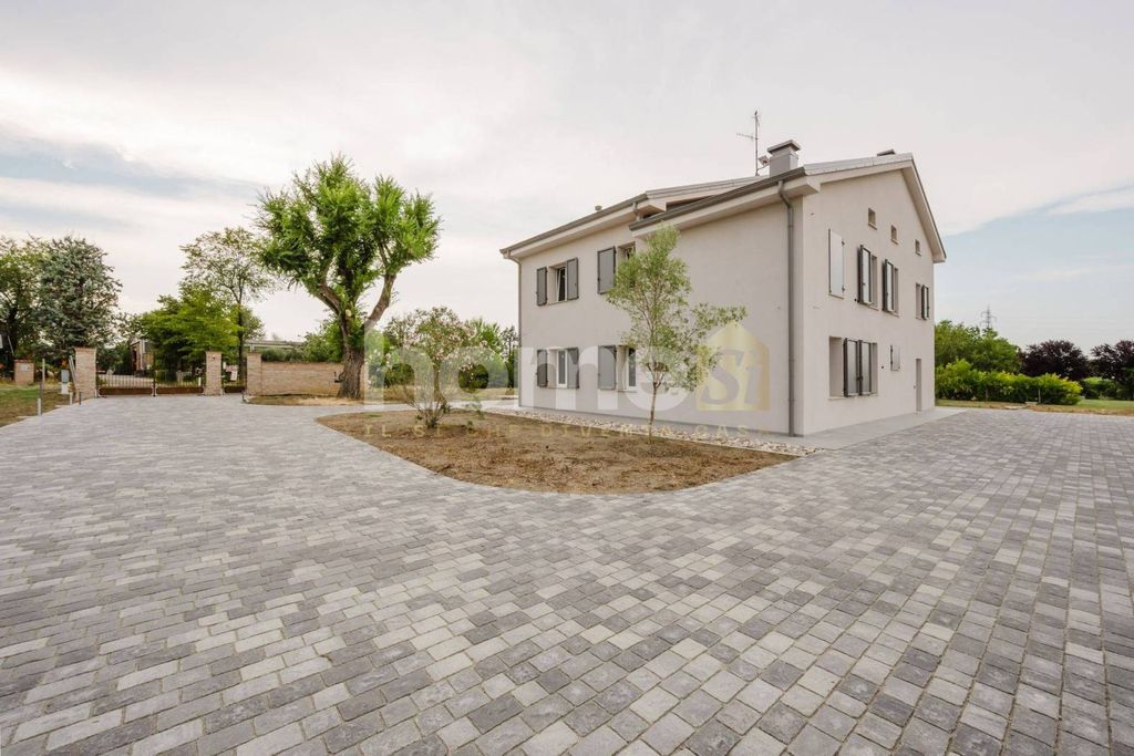 Luxury House for sale in Scandiano, 970 000 €, Photo 1
