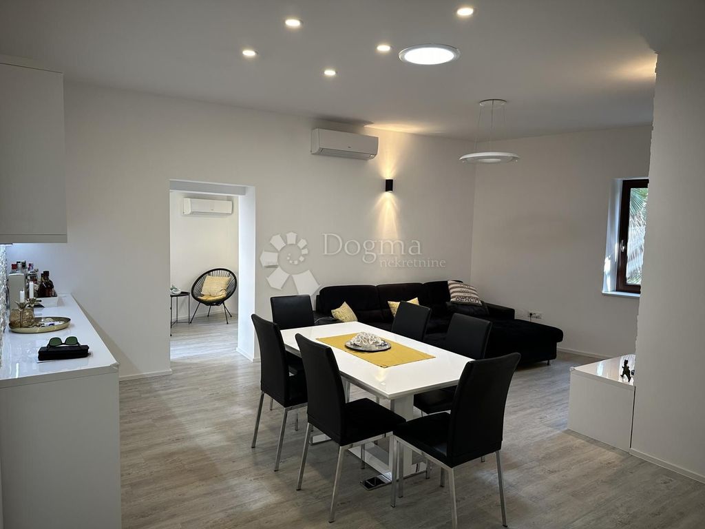 Luxury Apartment for sale in Porec, 425 000 €, Photo 1