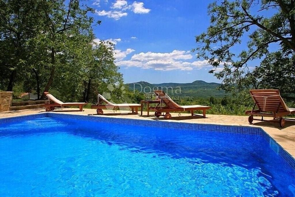 Maison de luxe à vendre à Oprtalj, 520 000 €, Photo 1