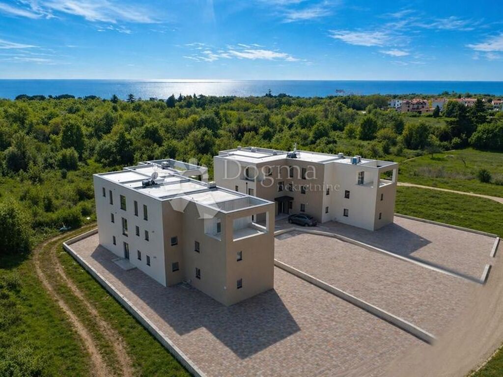 Luxury Apartment for sale in Porec, 695 000 €, Photo 3