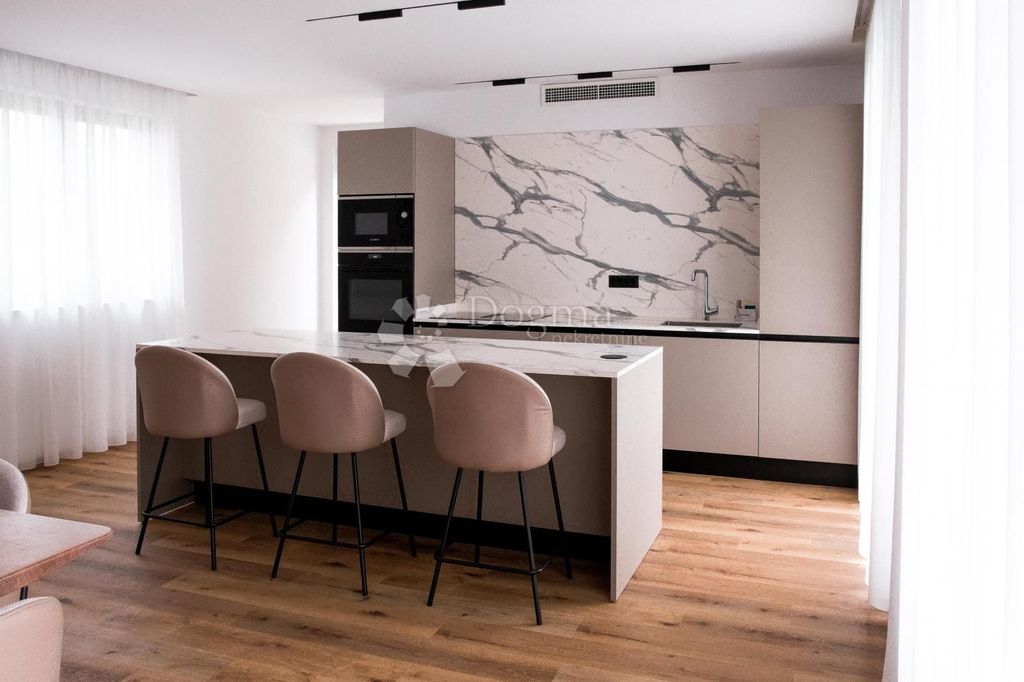 Maison de luxe à vendre à Porec, 950 000 €, Photo 3