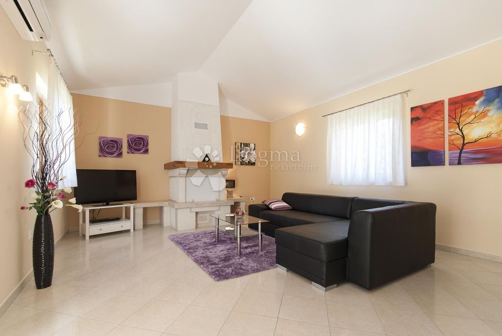 Maison de luxe à vendre à Porec, 450 000 €, Photo 4