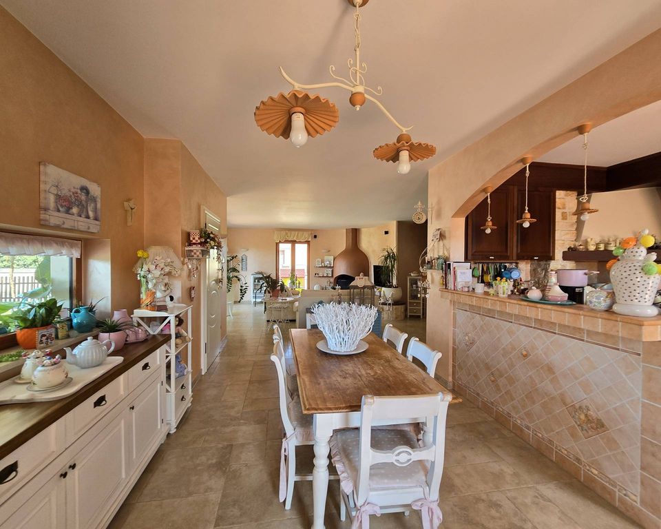 Luxury House for sale in Monopoli, 785 000 €, Photo 1