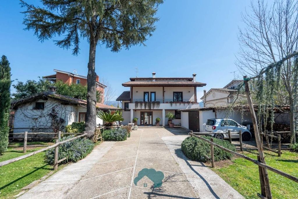 Luxury House for sale in Zagarolo, 650 000 €, Photo 1