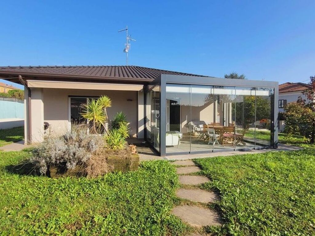 Luxury House for sale in Carnago, 620 000 €, Photo 3