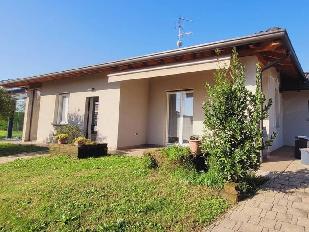 Luxury House for sale in Carnago, 620 000 €, Photo 4