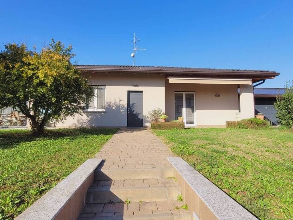 Luxury House for sale in Carnago, 620 000 €, Photo 5