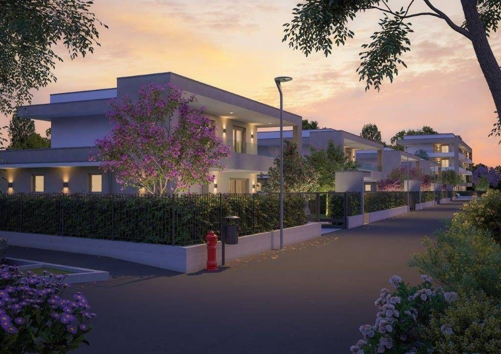 Luxury House for sale in Gallarate, 760 000 €, Photo 1