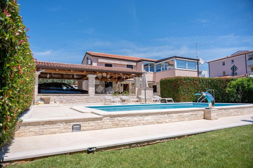 Maison de luxe à vendre à Novigrad, 0 €, Photo 1