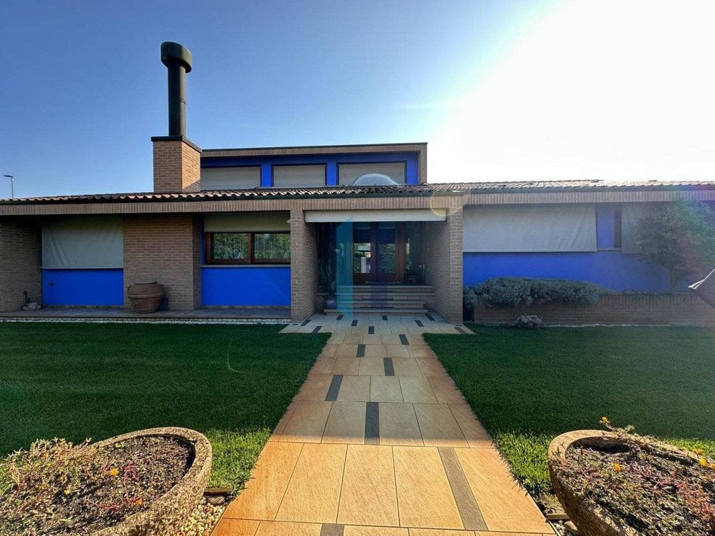 Luxury House for sale in Leno, 830 000 €, Photo 1