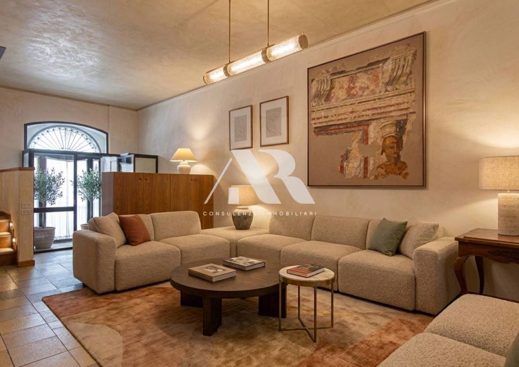 Luxury Apartment for sale in Verona, 1 100 000 €, Photo 1
