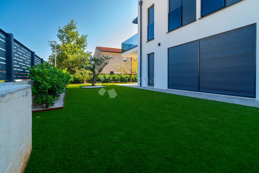 Maison de luxe à vendre à Novigrad, 587 500 €, Photo 2