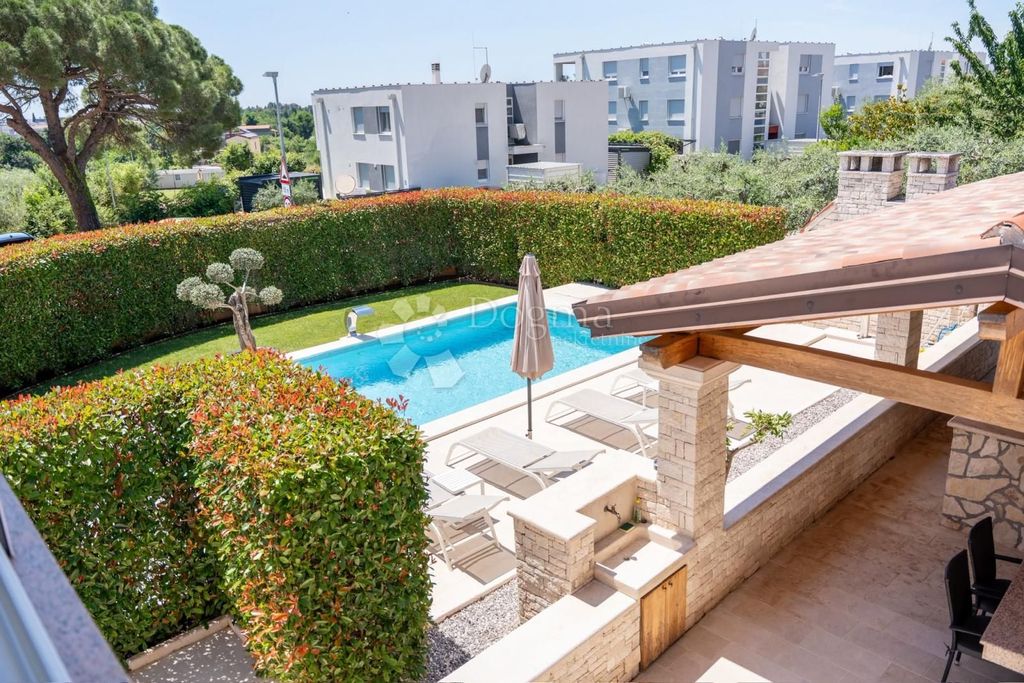 Maison de luxe à vendre à Novigrad, 0 €, Photo 2