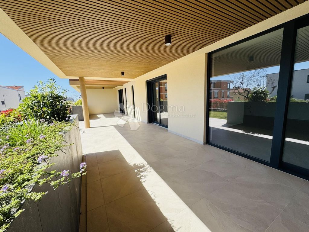 Luxury Apartment for sale in Novigrad, 669 000 €, Photo 2