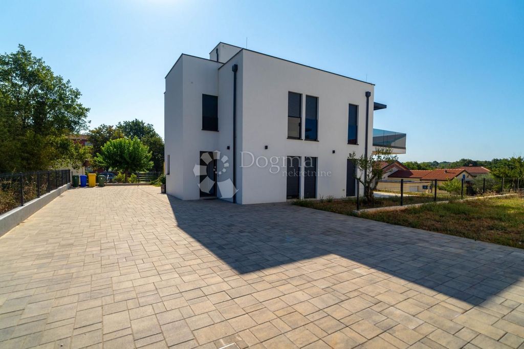 Maison de luxe à vendre à Novigrad, 587 500 €, Photo 3