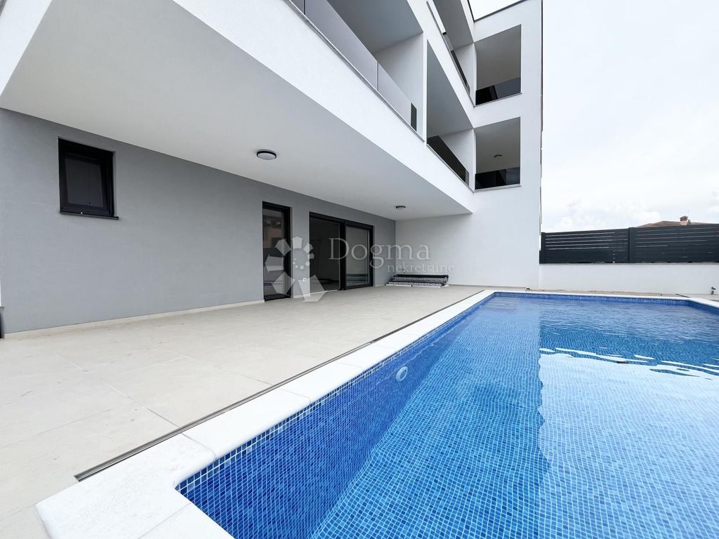 Appartement de luxe à vendre à Novigrad, 515 000 €, Photo 3