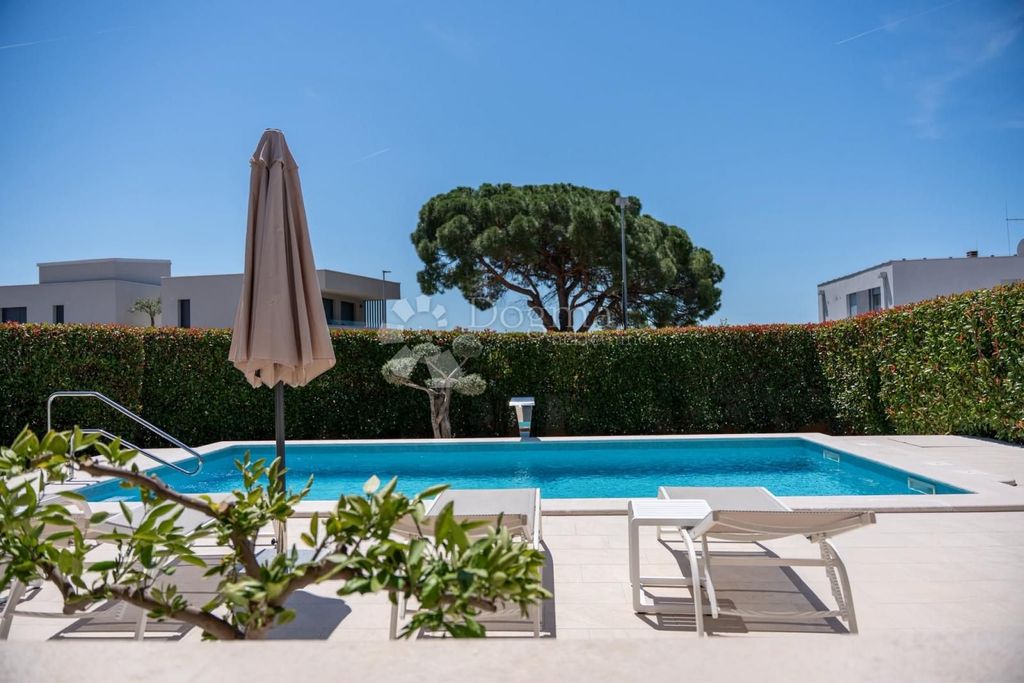 Maison de luxe à vendre à Novigrad, 0 €, Photo 5
